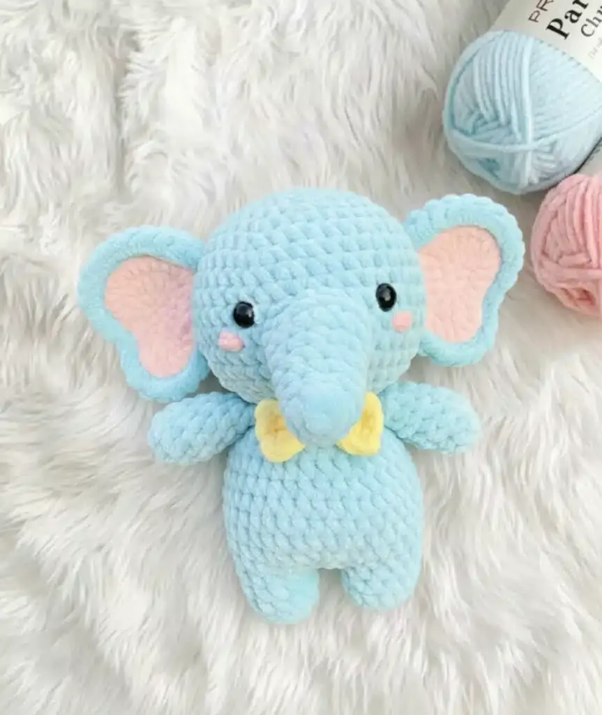 Crochet an amigurumi elephant in single crochet