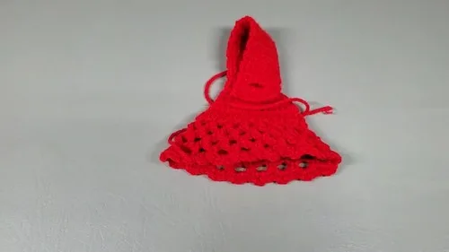 Buttoned kitchen towel topper with a lace-look edge — photo 2