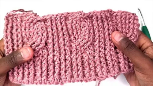 Cable ribbed hat with front post cables and pom pom — photo 4