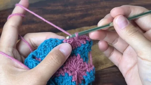 How to crochet the Catherine Wheel stitch pattern — photo 6