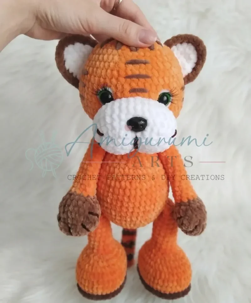 Chunky tiger amigurumi pattern in bulky plush yarn — photo 2