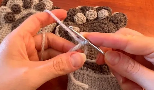 Crochet cat paw fingerless mittens with textured paw pads — photo 2