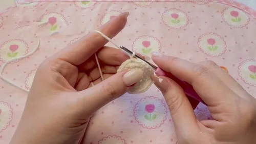 Crochet Hello Kitty plushie pattern for beginners — photo 5