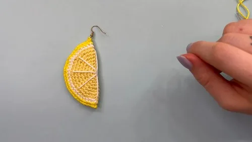 Crochet lemon slice earrings and keychain pattern — photo 2
