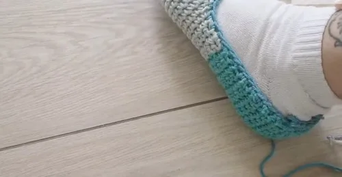 Simple crochet slippers you can finish in one evening