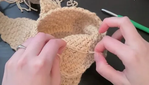 How to crochet a sloth plant holder in single crochet — photo 3