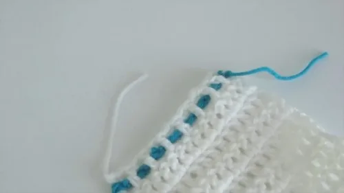 Easy double crochet blanket with woven accent trim — photo 4
