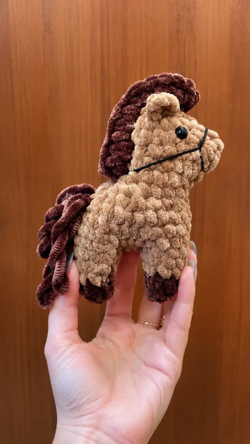 Little plush horse amigurumi in single crochet — photo 2