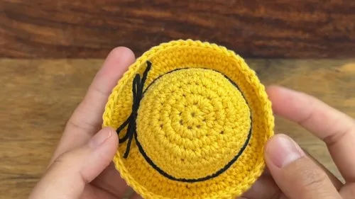 A mini crochet straw hat pattern in single crochet