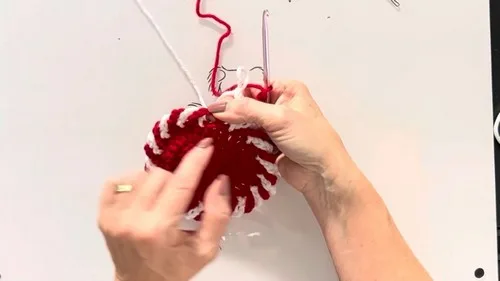 Peppermint stripe coaster worked in double crochet rounds — photo 3