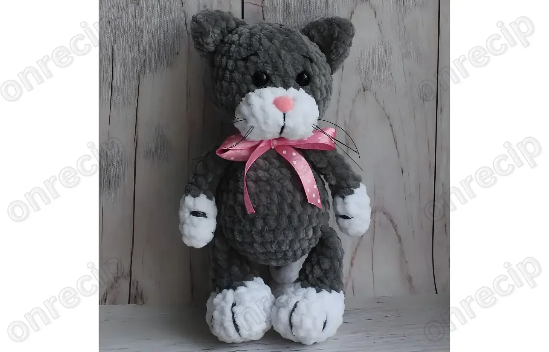 How to crochet a plush kitten amigurumi toy