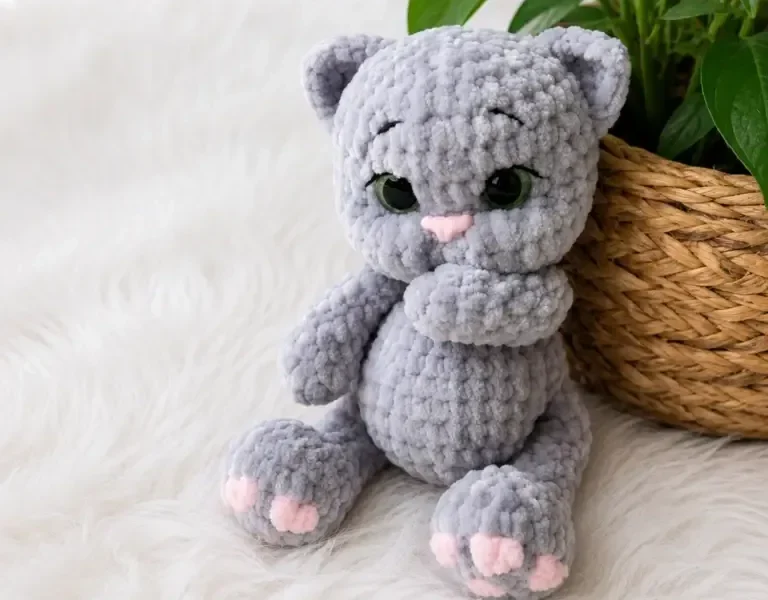 Plush kitten amigurumi with optional paw pads
