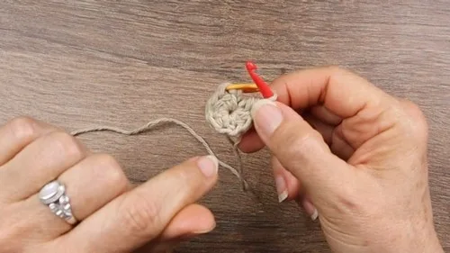 Simple crochet bucket hat pattern for beginners — photo 3