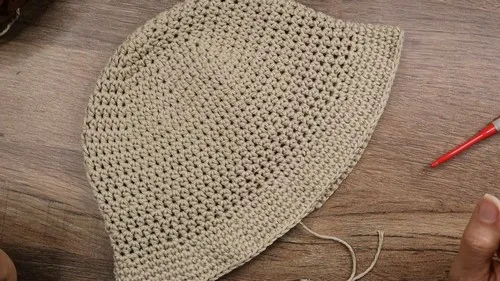 Simple crochet bucket hat pattern for beginners