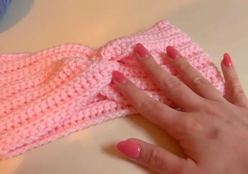 Simple turned-band ear warmer in half double crochet