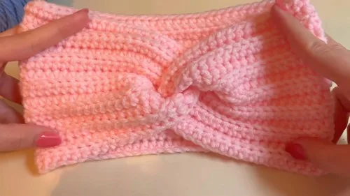 Simple turned-band ear warmer in half double crochet — photo 2