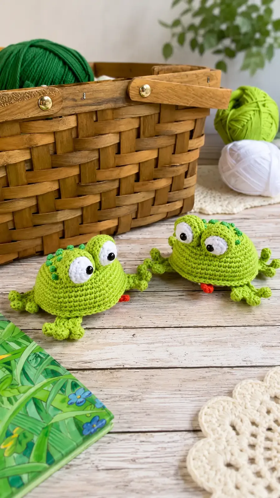 Small crochet frog amigurumi with puff stitch paws