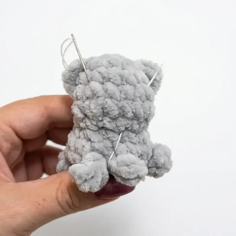 Tiny plush kitten amigurumi pattern in single crochet — photo 2