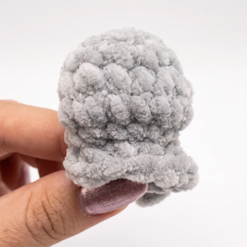 Tiny plush kitten amigurumi pattern in single crochet — photo 4