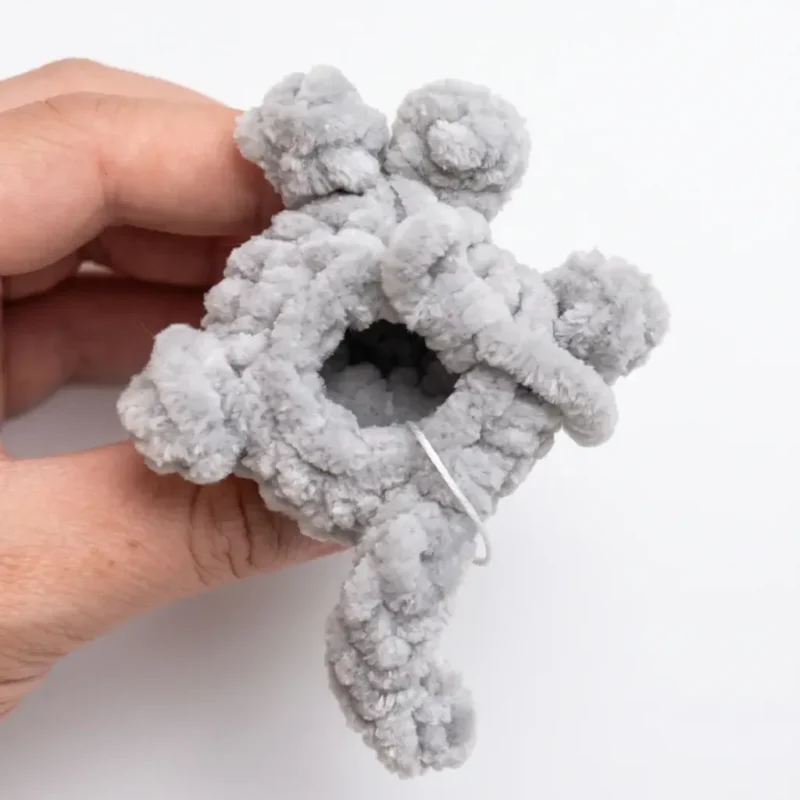 Tiny plush kitten amigurumi pattern in single crochet — photo 6