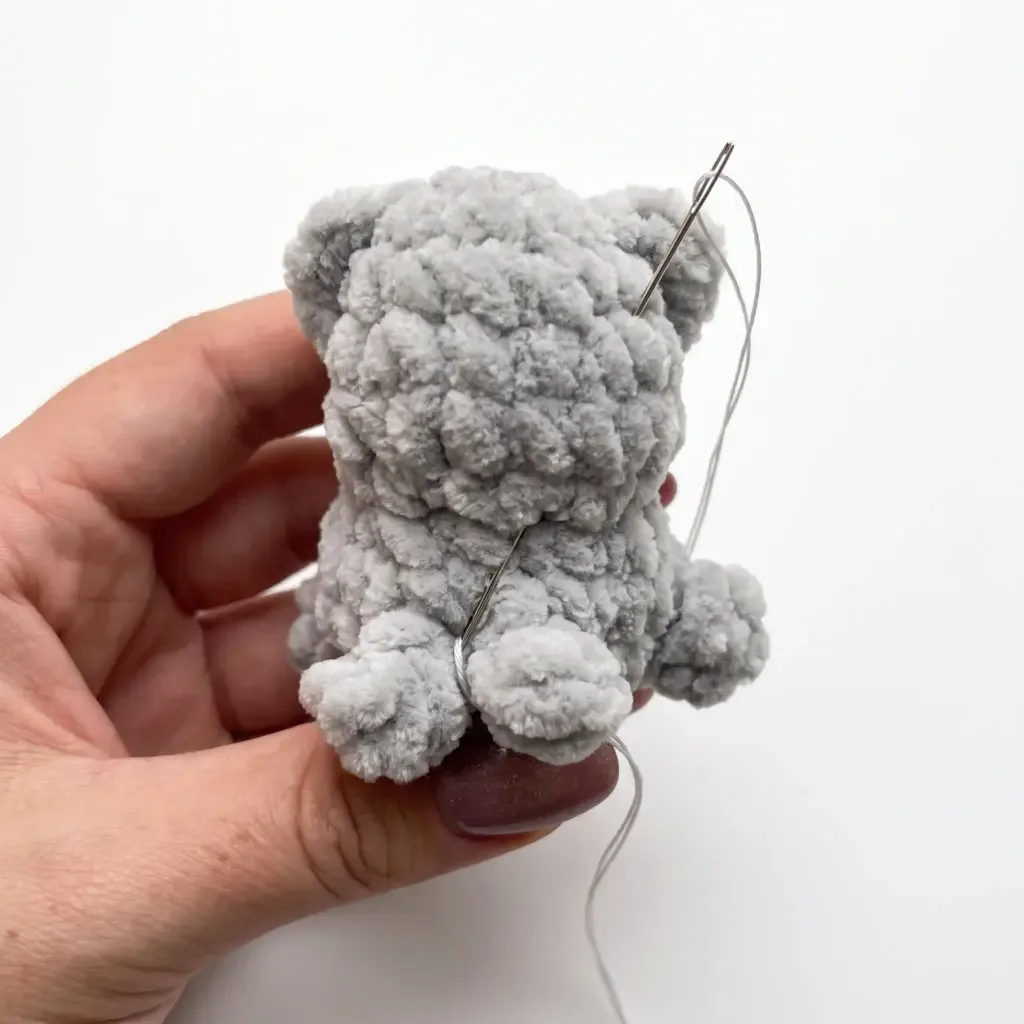 Tiny plush kitten amigurumi pattern in single crochet