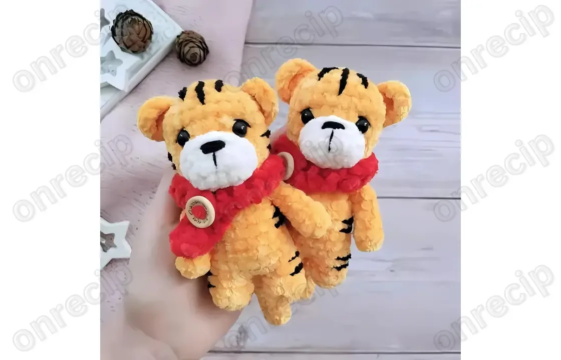Amigurumi baby tiger crochet pattern in plush yarn