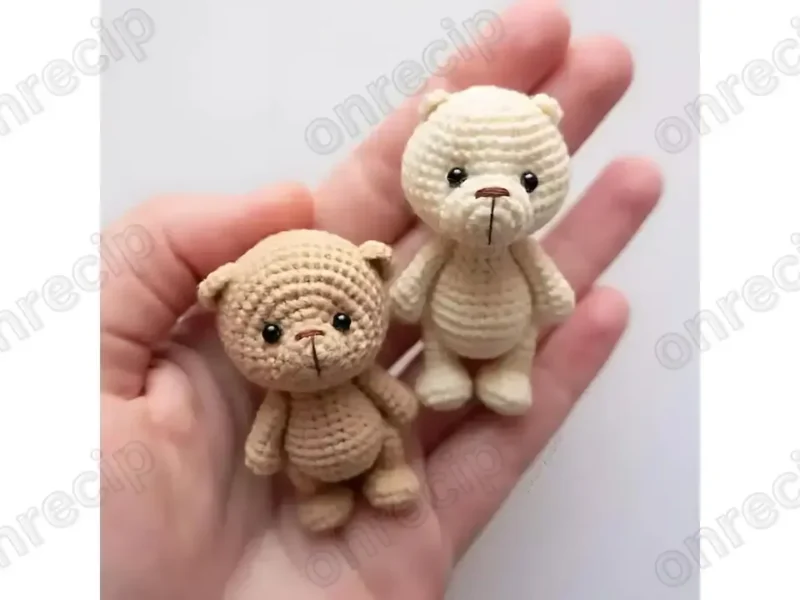 Small amigurumi bear in fine cotton yarn