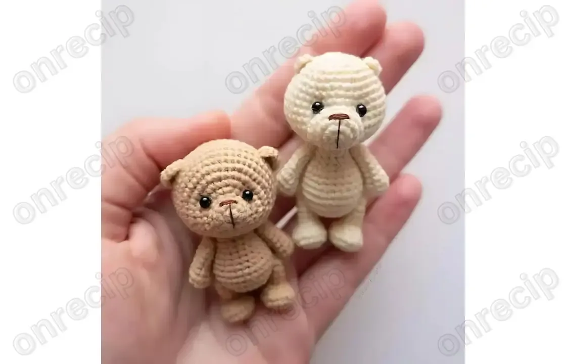 Small amigurumi bear in fine cotton yarn