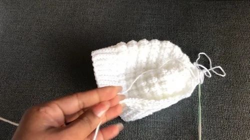 Baby hat pattern with a ribbed ribbon brim — photo 3