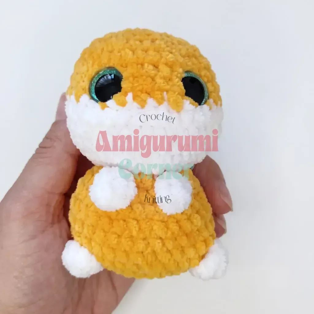 Crochet a big-eyed kitten amigurumi with safety eyes