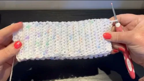 Colour sprinkle ribbed baby hat in single crochet — photo 2