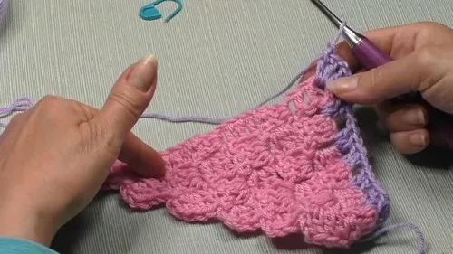 A corner-to-corner shawlette and cowl in double crochet blocks — photo 3