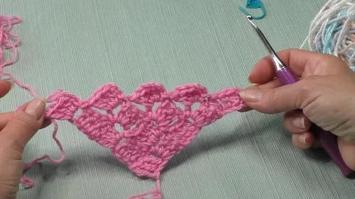 A corner-to-corner shawlette and cowl in double crochet blocks — photo 4