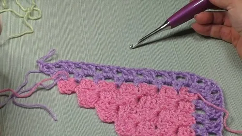 A corner-to-corner shawlette and cowl in double crochet blocks — photo 6