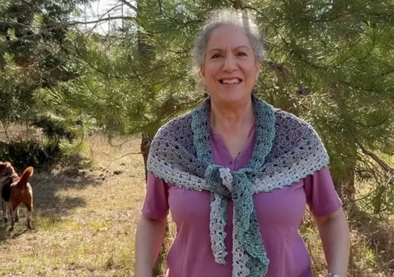 A corner-to-corner shawlette and cowl in double crochet blocks