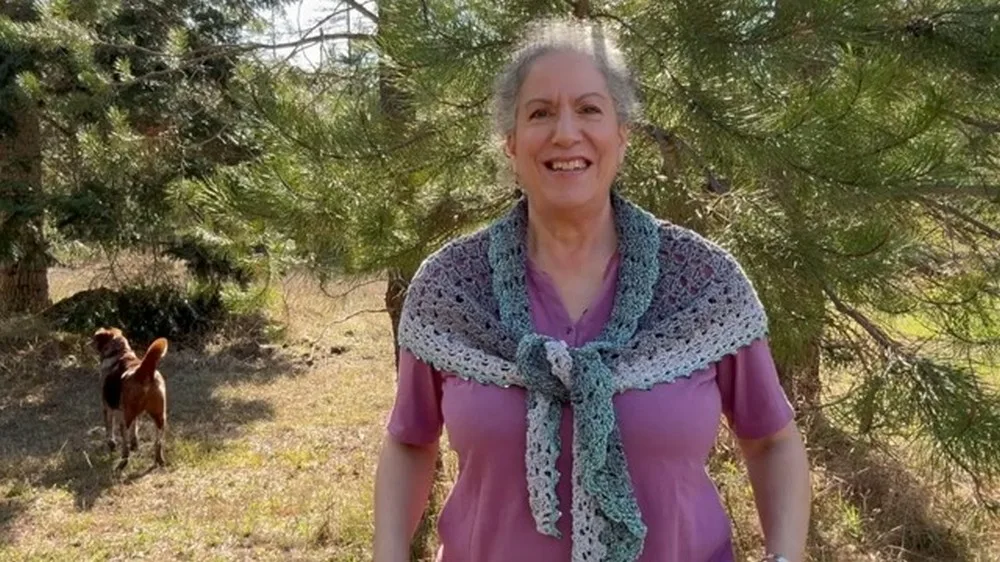 A corner-to-corner shawlette and cowl in double crochet blocks