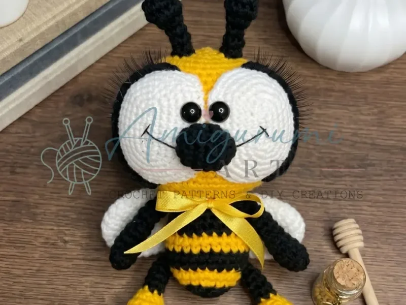 Crochet bumble bee amigurumi pattern in fingering weight yarn