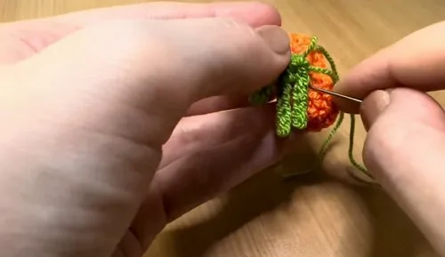 Crochet bunny amigurumi pattern with a heart-shaped carrot — photo 5