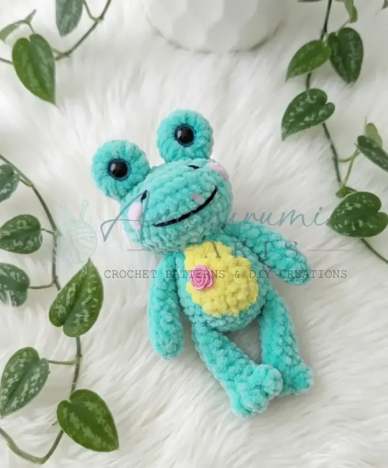 Crochet frog amigurumi pattern in plush yarn — photo 2