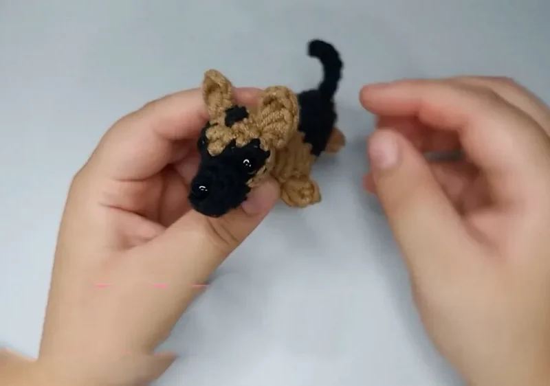 Crochet German Shepherd keychain amigurumi pattern