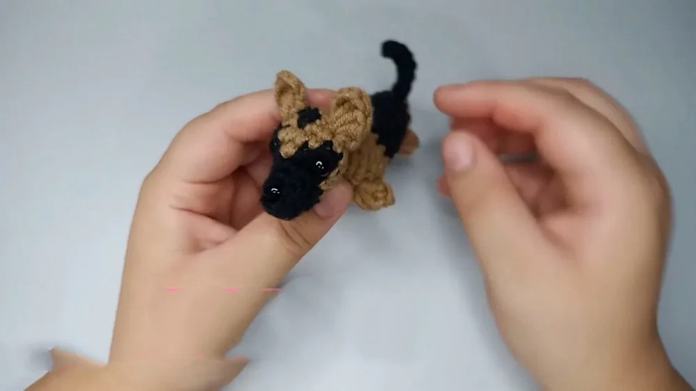 Crochet German Shepherd keychain amigurumi pattern