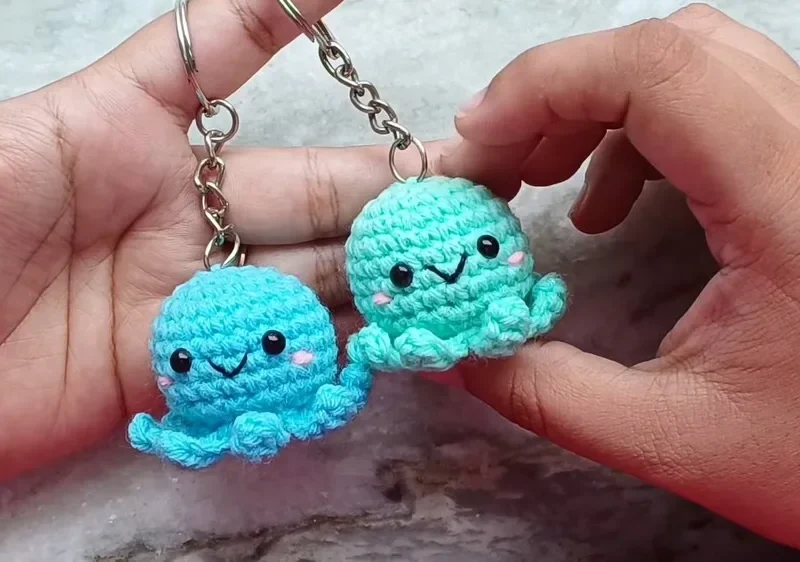 How to crochet a mini octopus amigurumi keychain