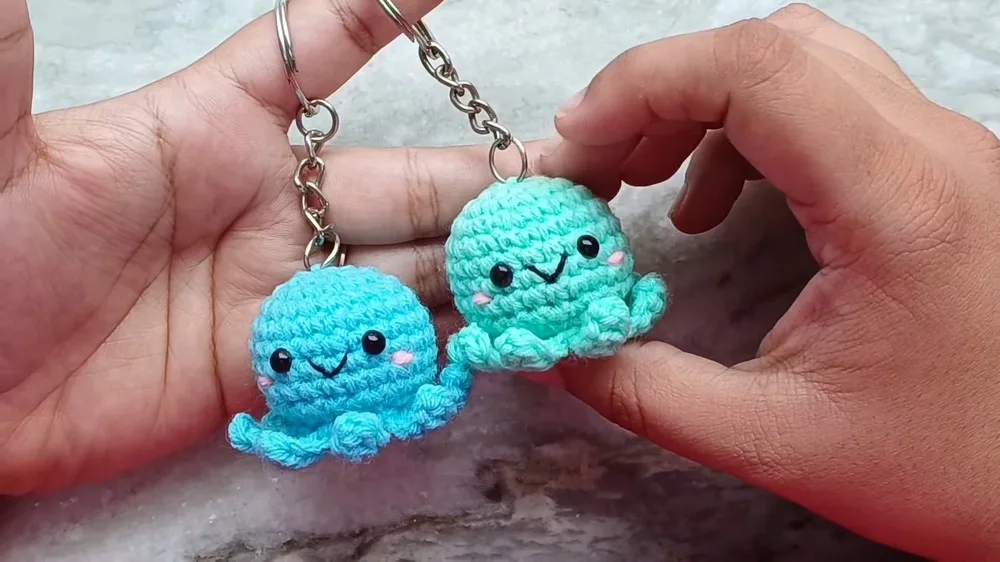 How to crochet a mini octopus amigurumi keychain
