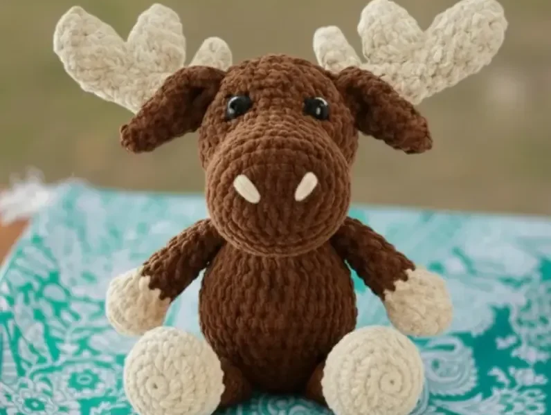 How to crochet a moose amigurumi with shaped antlers