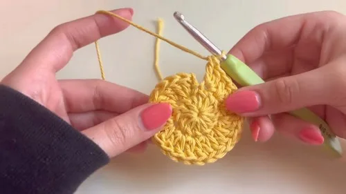 Crochet a straw-style bucket hat in double crochet — photo 5