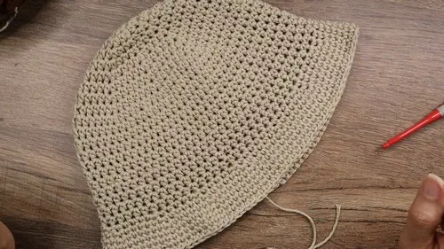 Crochet sun bucket hat with a flat brim — photo 2
