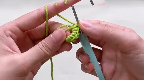 Crochet sunflower pot pattern with wire-leaf detail — photo 5