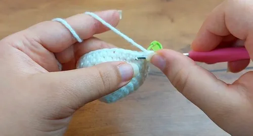 Egg-shaped crochet bunny with a removable double crochet shell — photo 3