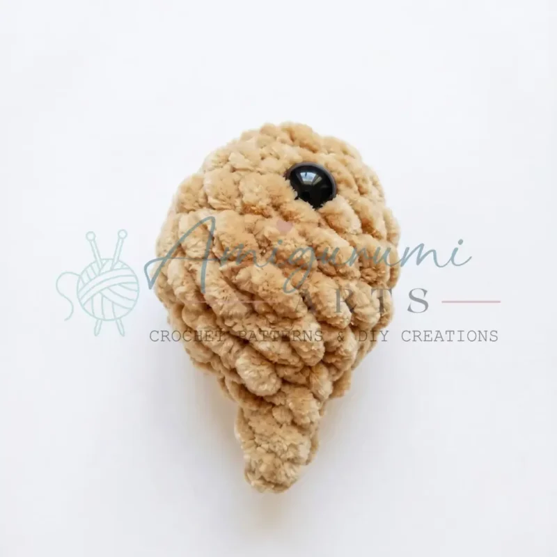 Crochet a mini turtle amigurumi in two panels — photo 3