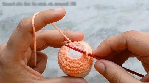 Mini unicorn amigurumi keychain pattern in single crochet — photo 6